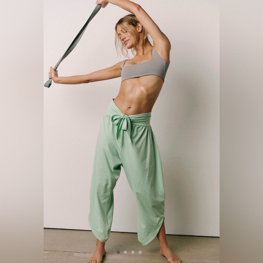 NWT Free People Retreat Yoga Pants Size XL